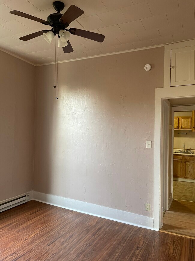 Building Photo - 355 Market St