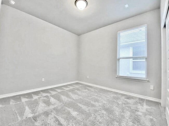 Building Photo - 816 Alta Wy