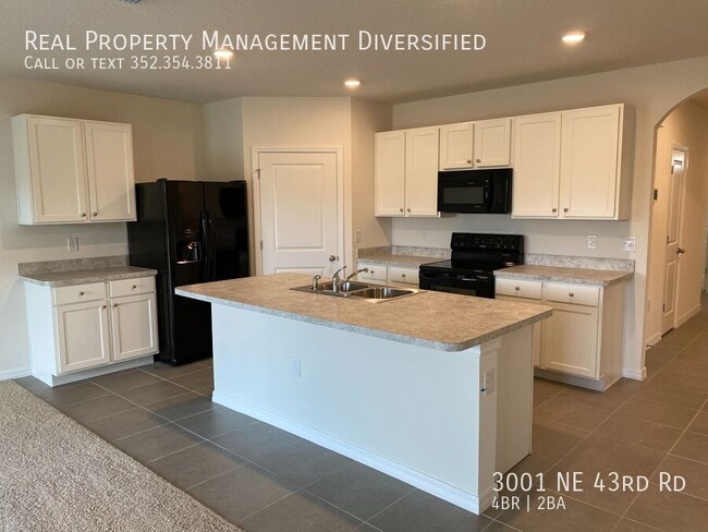 Building Photo - 3001 NE 43rd Rd