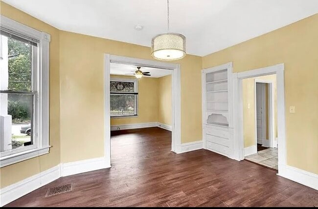 Building Photo - 310 N Linden Ave