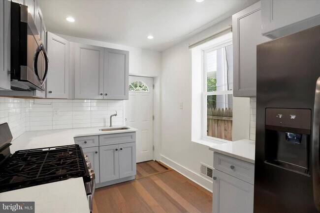 Building Photo - 2636 Manton St