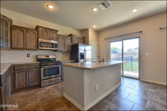 Building Photo - 7528 Wolf Creek Dr