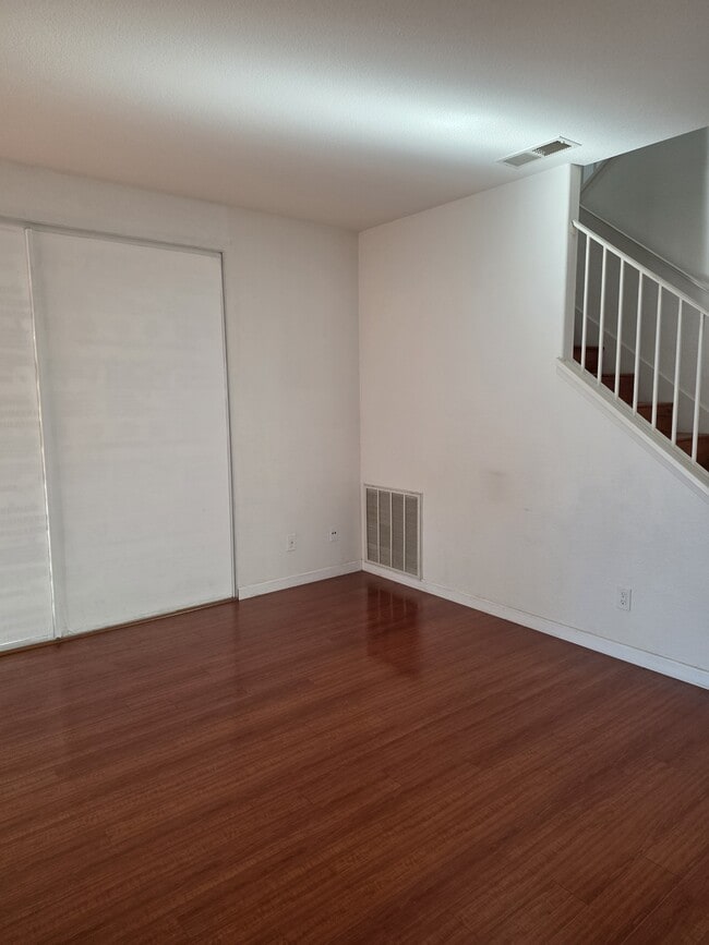 Building Photo - 10754 Westonhill Dr