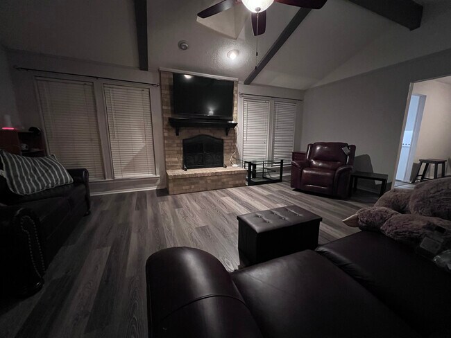 Building Photo - 2729 Lawndale Dr