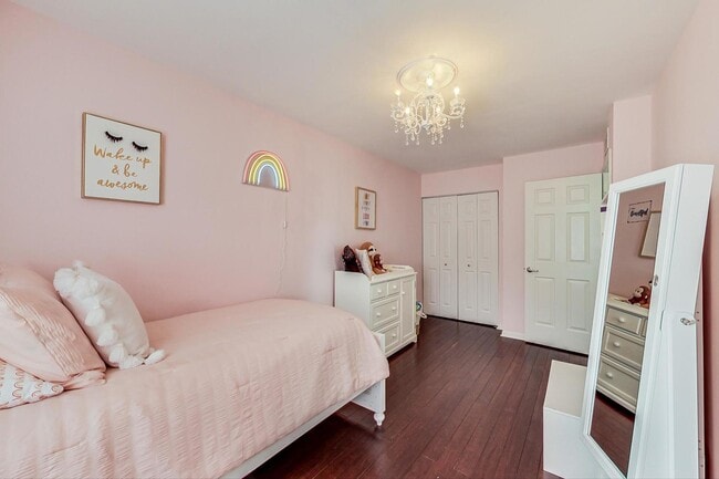 Building Photo - 1351 W Altgeld St