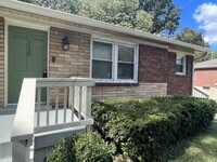 Building Photo - Two Bedroom Ranch Style Apartment Near BNA on Special!