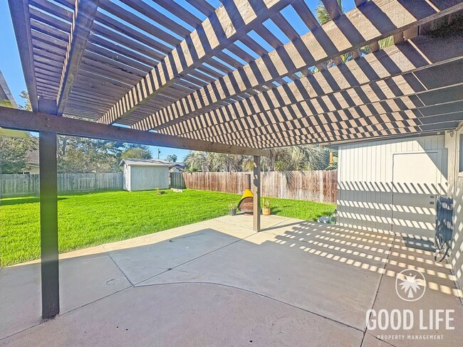 Building Photo - Coastal Charm Meets Modern Living in Beautiful Encinitas