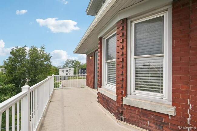 Building Photo - 7370 Cameron St