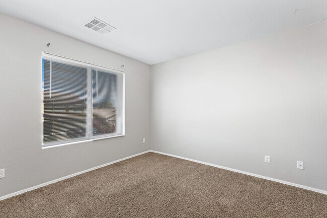 Building Photo - 2725 W Jasper Butte Dr