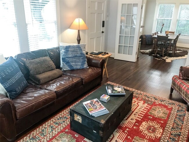 Building Photo - 210 Tabor St