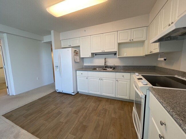 Building Photo - 801 South St. 2 bed, 2 bath, 2 parking