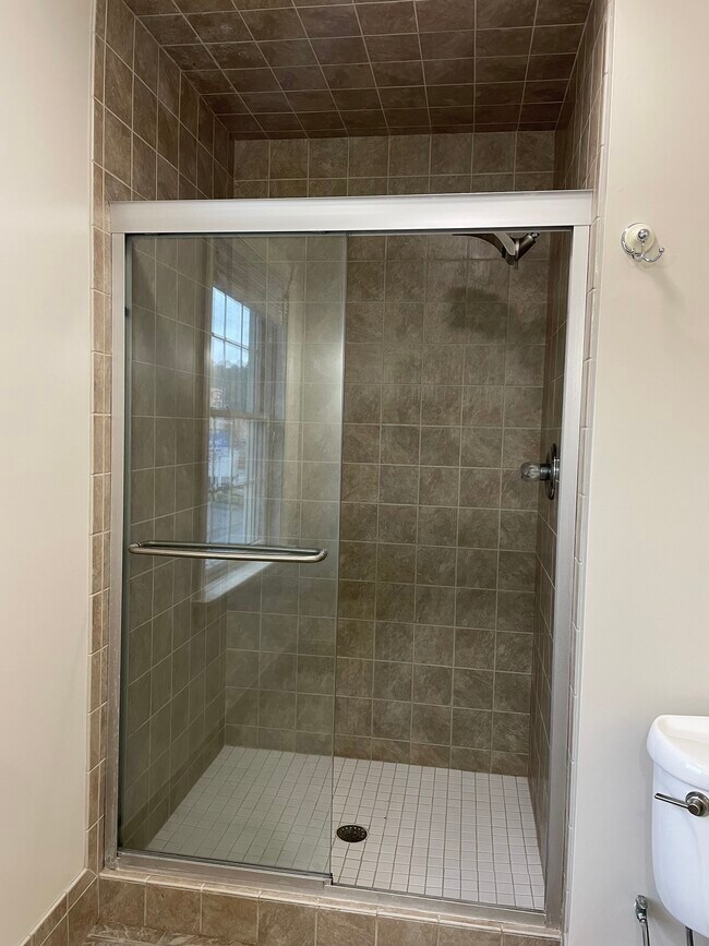 Building Photo - 611 Suite B