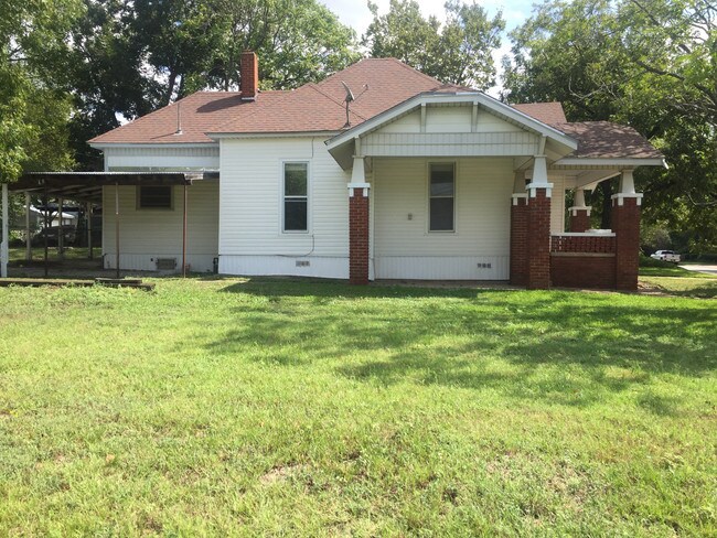 Building Photo - 505 E Main St