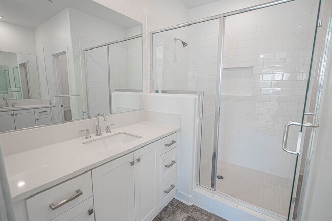 Building Photo - Five Points - 2 Bedroom Townhome for Rent in Valencia.