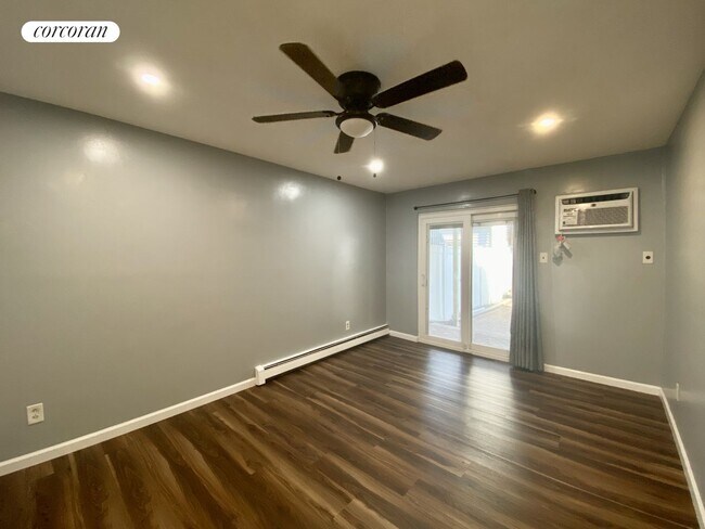 Building Photo - 120 George St