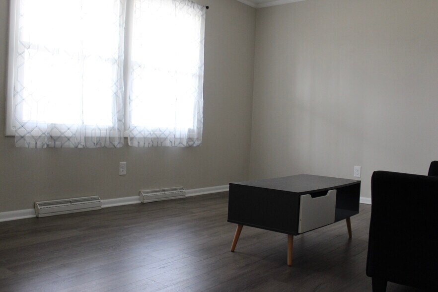 Building Photo - 1213 Park Dr