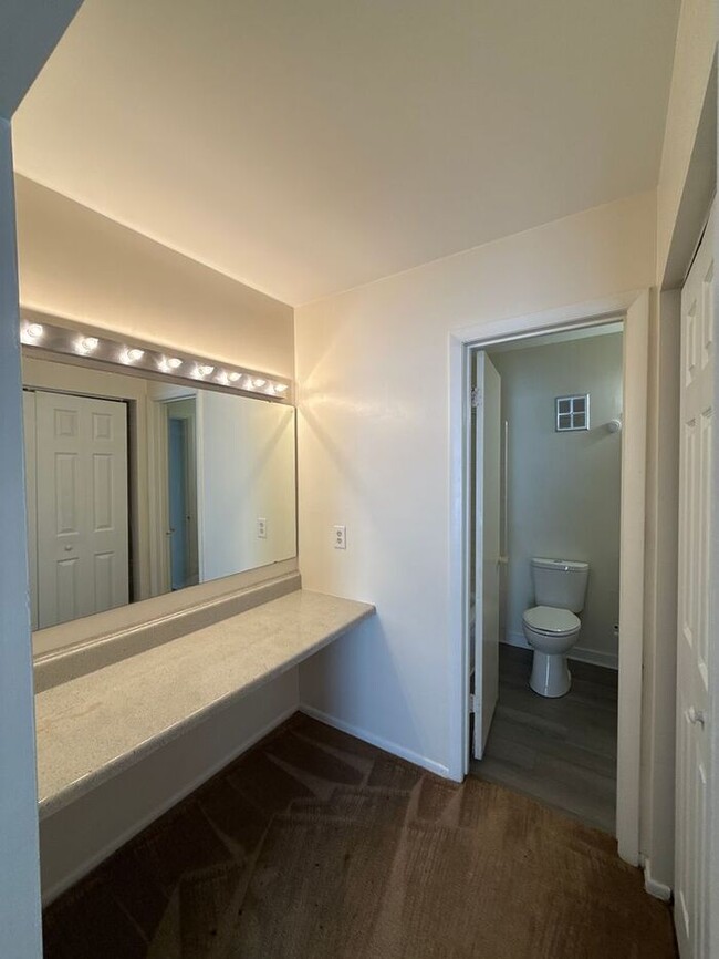 Building Photo - Woodmere Conds - Merry Oaks