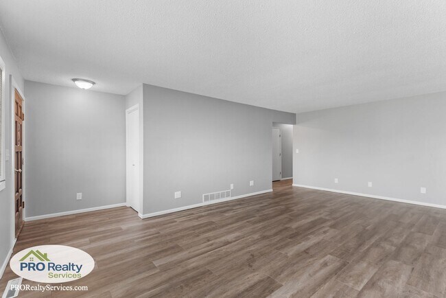 Building Photo - 5 Bedroom Home in Crystal