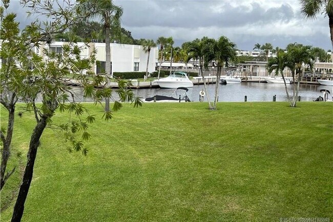 Building Photo - 1950 SW Palm City Rd