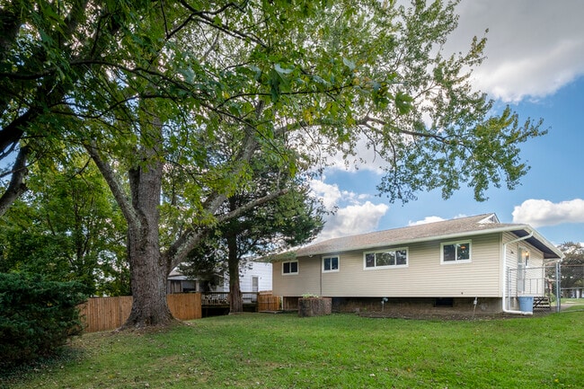 Building Photo - 3947 Setonhurst Rd