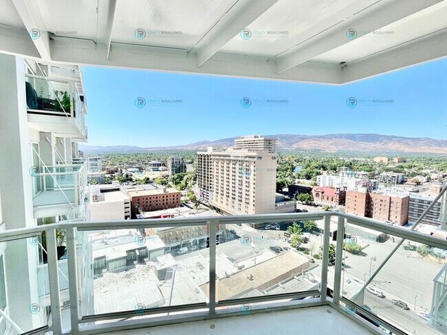 Building Photo - 1 Bedroom 2 Bathroom with Bonus room area!...