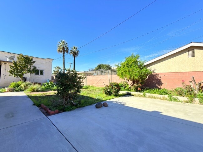 Building Photo - 1007 De Foe St