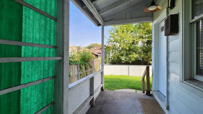 Building Photo - 121 Bausman St