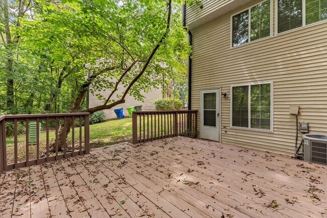 Building Photo - Beautifully Renovated Townhome For Rent In...
