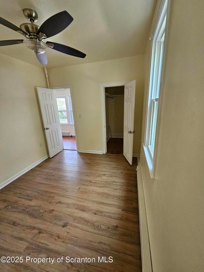Building Photo - 1042 Taylor Ave