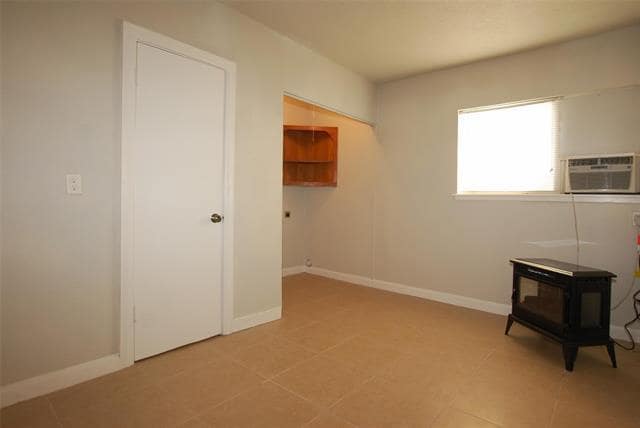 Building Photo - 407 S Bois D'Arc St