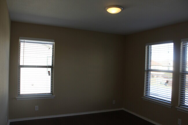 Building Photo - Kyle Home in Waterleaf  Great schools and neighborhood with pool