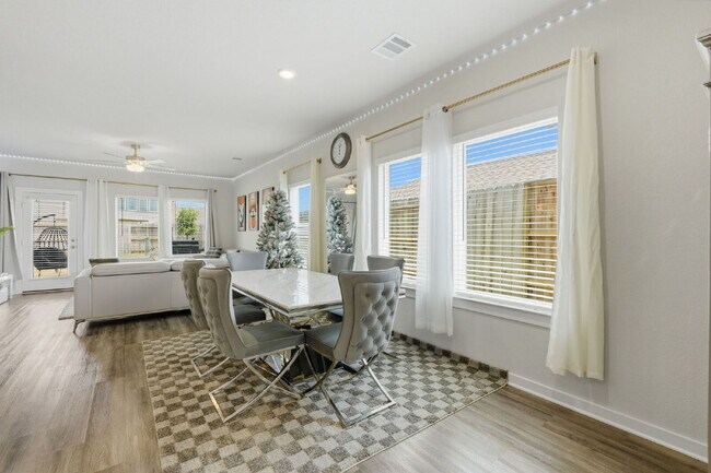 Building Photo - Gorgeous like new home in Montgomery Oaks!