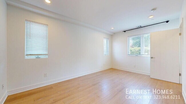 Building Photo - 147 1/2 Roselake Avenue-