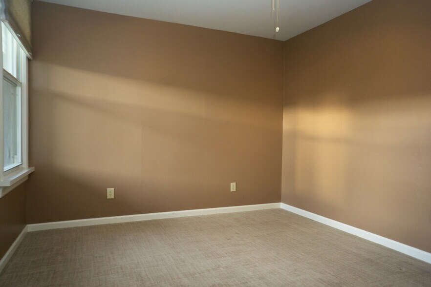 Building Photo - 3173 Portis Ave