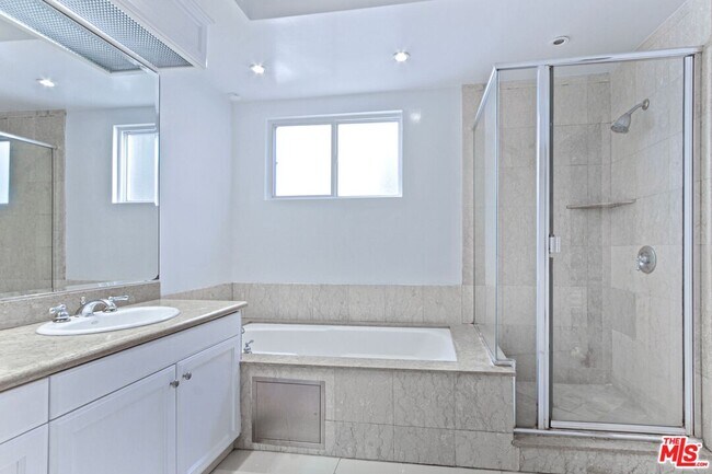 Building Photo - 11921 Dorothy St