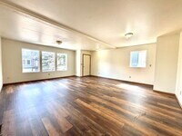 Building Photo - 4 bedroom unit by campus!