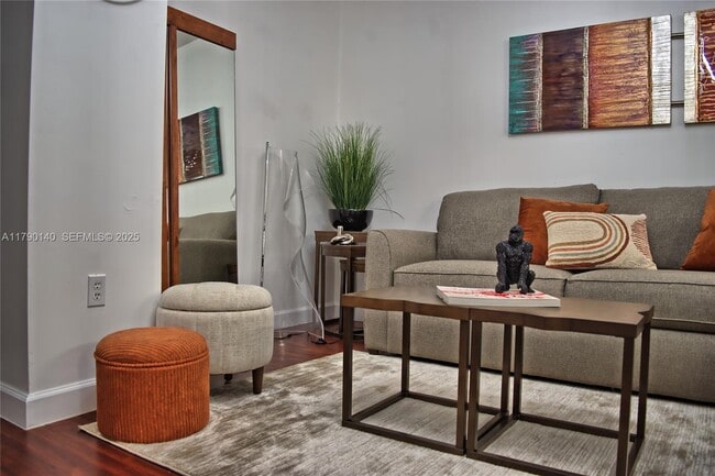 Building Photo - 170 SE 14th St