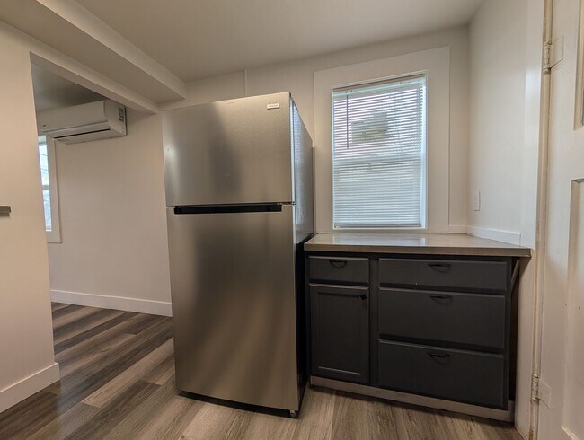 Building Photo - NW 9th &amp; Furnish Duplex