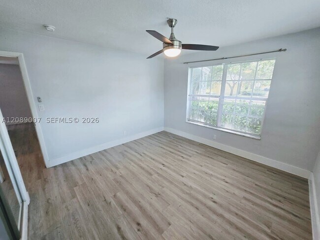 Building Photo - 2500 NE 19th Ave