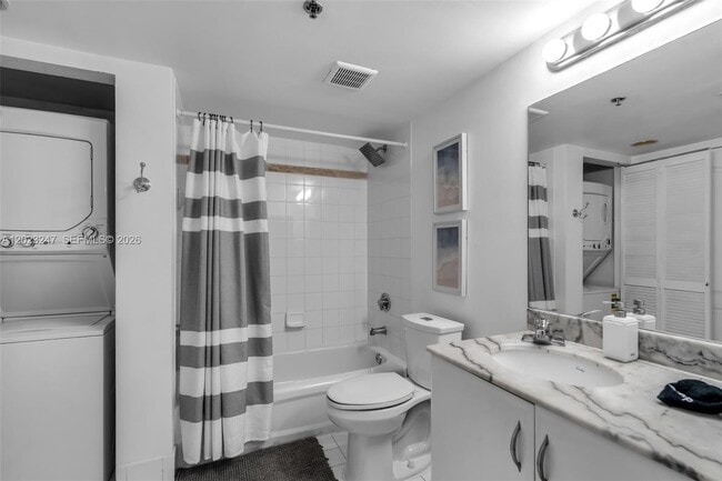Building Photo - 1200 Brickell Bay Dr