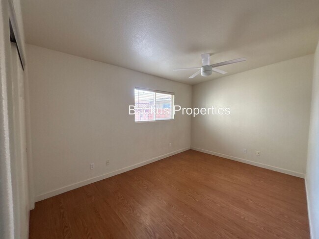Building Photo - 233 8th St