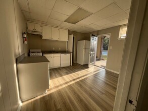 Building Photo - 142 Goshen Rd