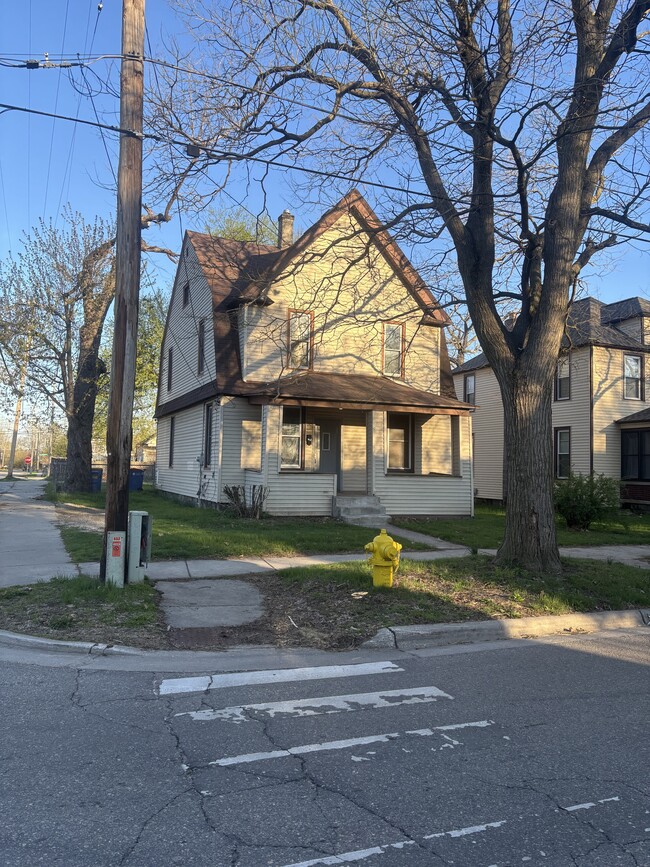 Building Photo - 957 Dorchester Ave SW