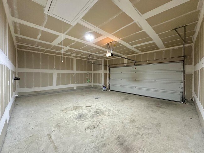 Building Photo - 230 Olympic Dr