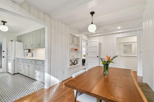 Building Photo - 145 24th Ave SE