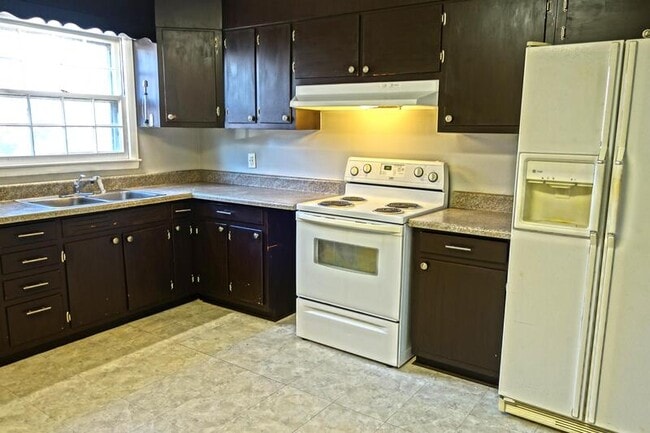 Building Photo - 732 W Arbor Dr NW