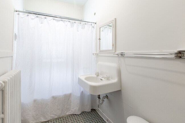 Building Photo - 3400 Harriet