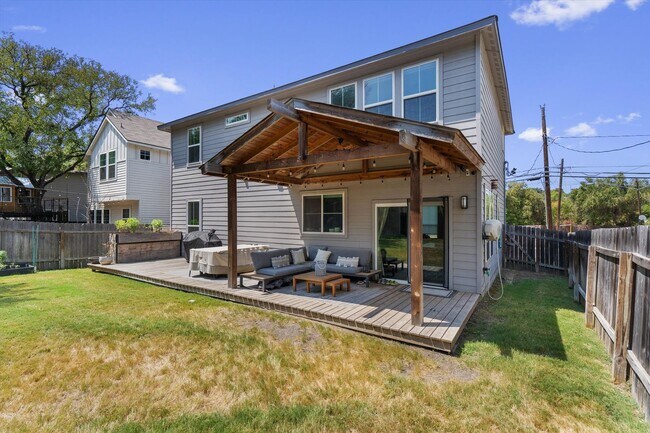 Building Photo - Spacious East Austin Home for Rent