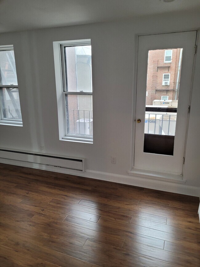 Building Photo - 226 Hanover St