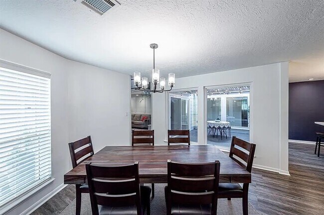 Building Photo - 14427 Briarhills Pkwy